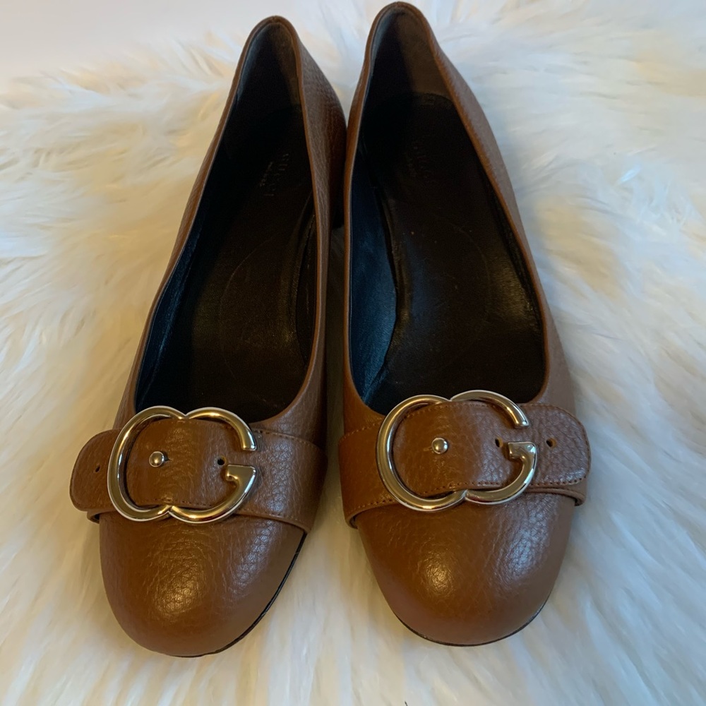 Gucci pebbled leather logo block heel pump